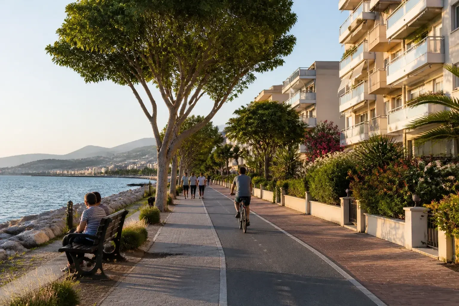 Karşıyaka’da deniz kenarı hissi veren düzenli bir mahalle